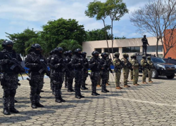Fotografía de los agentes de seguridad de Ecuador que completaron la capacitación.