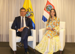 Fotografía en la que aparecen Manuel Tovar, ministro de Comercio Exterior de Costa Rica, y Sonsoles García, ministra de Producción, Comercio Exterior, Inversiones y Pesca de Ecuador.