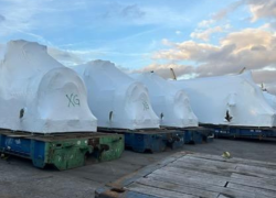 Los equipos de generación termoelétrica aguardan el embarque en el puerto de Houston.