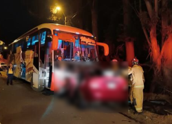 Fotografía con blur del accidente, suscitado en la carretera que conecta la ciudad de Cuenca con las poblaciones de Tarqui y Cumbe.