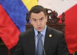 Fotografía de archivo fechada 04 de julio de 2024 del presidente de Ecuador, Daniel Noboa, hablando en la inauguración del gabinete binacional en el marco del XV Encuentro Presidencial Binacional Perú-Ecuador.