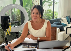 La comunicadora ecuatoriana Denisse Molina sorprendió en el 2022 al decidir mudarse con su familia a Tailandia. Ahora, vivirá en otra remota localidad.