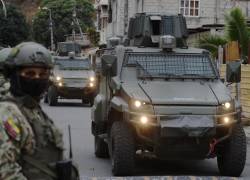 Miembros de las Fuerzas Armadas realizan patrullajes en espacios del Cerro de Las Cabras, en Durán.