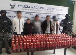 La Policía, con autorización del fiscal, realizó el operativo, en el que se aprehendieron a cinco personas, entre ellas un menor de edad.