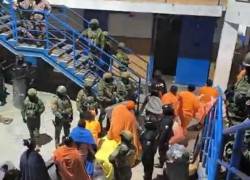 El Ejército ecuatoriano señaló que esta operación es inédita en el país, e incluso en Sudámerica, en referencia al traslado de 1.200 personas privadas de libertad.