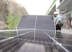 En el 2023 el Centro de Distribución Especializado GD de Difare incorporó una planta fotovoltaica de 1.000 kW con 2.017 paneles solares para promover la eficiencia energética.