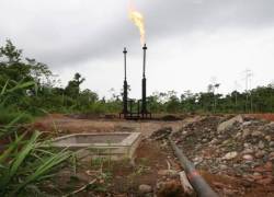 Petroecuador eliminará antorchas de gas en la Amazonía hasta 2030, en cumplimiento de fallo judicial