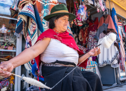 Históricamente, la actividad textil ha sido uno de los principales generadores de ingresos en Pelileo.