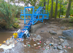 Basura plástica que se recoge en el río San Pedro, en Quito.