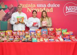 Enrique Ramírez, jefe de innovación Nestlé Ecuador; Vanessa Arias, gerente de fábrica Nestlé Ecuador y Andrea Lecaro, gerente de marketing de galletas Nestlé Ecuador; presentaron a los medios de comunicación el portafolio de productos que la marca está ofreciendo para estas festividades navideñas.