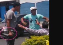 Fiscalía abre investigación contra 'limpiaparabrisas' que agredieron a un conductor en Guayaquil