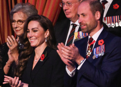 Middleton fue vista junto a su esposo, el príncipe William, y otros miembros de la familia real, durante el Festival del Recuerdo en el Royal Alber Hall de Londres.