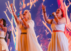 Las Damas de Oro representan a Ecuador en la gran final de la Competencia Folclórica del Festival de Viña del Mar, compitiendo por la Gaviota de Plata.