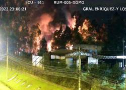 El incidente no dejó fallecidos ni heridos, solamente daños materiales. Los Cuerpos de Bomberos de Rumiñahui y Quito atendieron la emergencia.