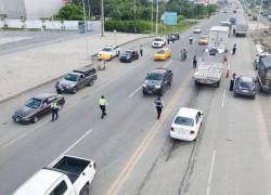 Agentes de tránsito operando en Durán