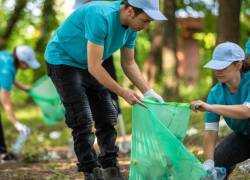 Para participar en Jóvenes en Acción, los interesados deben cumplir con ciertos requisitos, como no estar afiliados al Instituto Ecuatoriano de Seguridad Social (IESS).