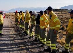 Actualmente, ocho helicópteros están trabajando en la extinción de los incendios forestales en las provincias de Loja y Azuay.