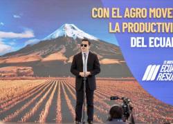 Daniel Noboa durante un encuentro con agricultores en Pichincha, este jueves 17 de octubre.