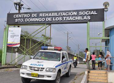 Amotinamiento en cárcel de Santo Domingo de los Tsáchilas: policías se desplazan para controlar