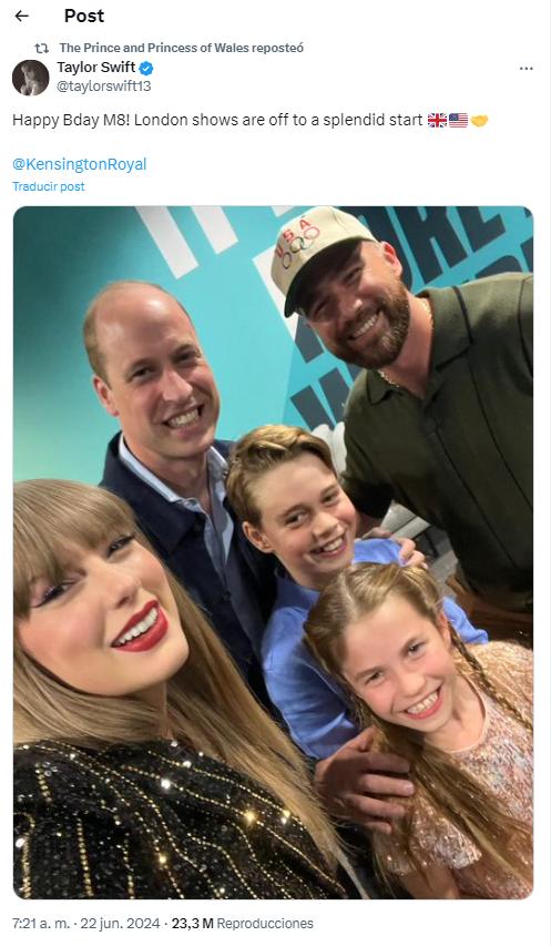 $!El selfie de Taylor Swift junto a los miembros de la corona británica se volvió tendencia rápidamente en Internet.