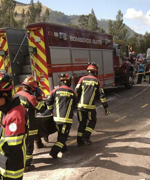 $!Aumentan a nueve los muertos por accidente de autobús en Ecuador.