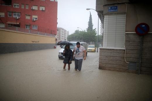 Torrenciales lluvias dejan tres muertos y graves daños en España