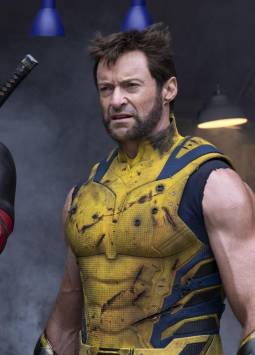 En 'Deadpool &amp; Wolverine', Ryan Reynolds no sólo se vuelve a enfundar el traje del mutante más irreverente y descarado del universo Marvel, sino que su papel de guionista le ha llevado a recuperar a su amigo Hugh Jackman y a hacer un homenaje en mayúsculas a la Tierra 616.