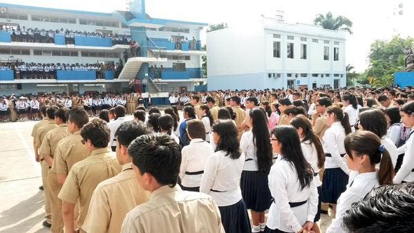 Miles de estudiantes de la región Costa regresan a clases