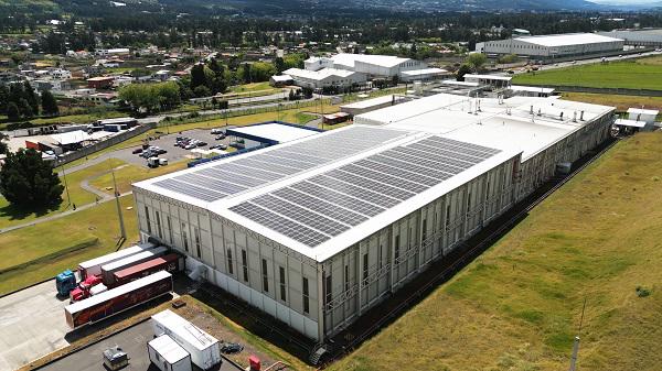 $!En la cubierta de la planta Suyana, PepsiCo se instalaron 996 paneles solares.