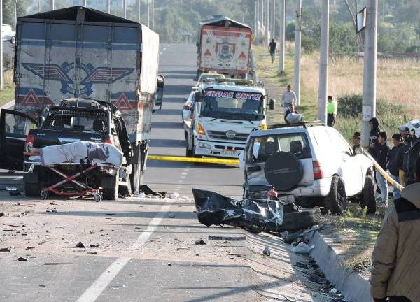 Dos muertos y cuatro heridos en accidente en Ambato