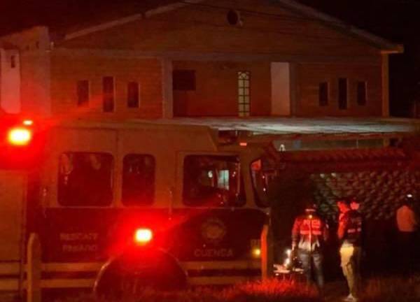 Hombre es hallado muerto en su casa dentro de una tina cubierta con cemento: así se descubrió el crimen en Cuenca