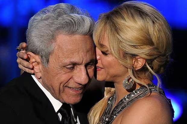 Shakira de vuelta en Colombia y cuenta que es por la delicada salud de su padre