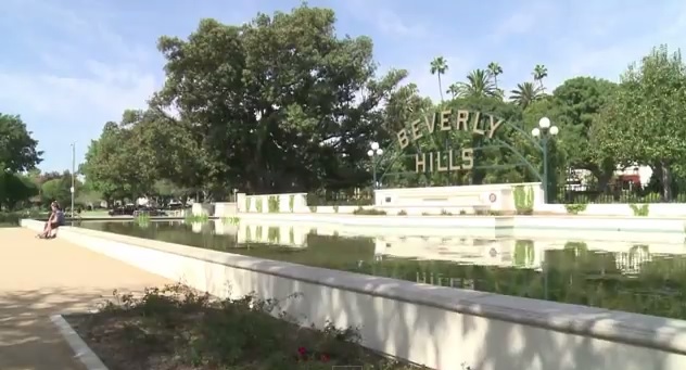 Los ricos de Beverly Hills cierran la manguera para luchar contra la sequía