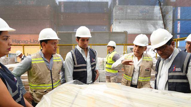 SENAE supervisa procesos de aforos en Terminal Portuario de Guayaquil