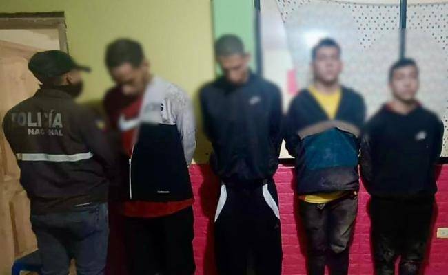 Dictan prisión a presuntos miembros de Los Lobos, entre ellos un menor de edad, por múltiples asesinatos en Ambato