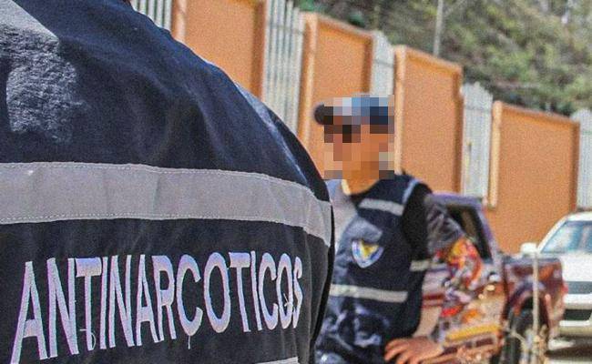 Policía sentenciado por tráfico de drogas en Cañar: trató de ingresar varios paquetes a una cárcel