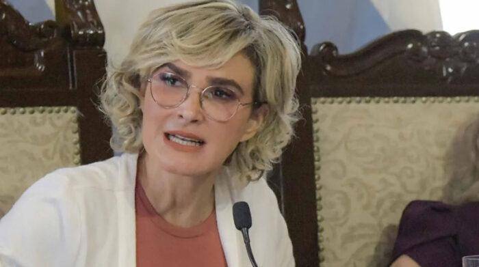 Cynthia Viteri denuncia emboscada policial en su contra y difunde video: sacaron las armas y nos apuntaron ​​​​​​