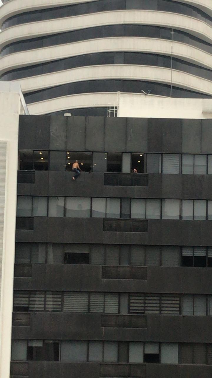 $!Hombre se lanza desde el piso 17 de un edificio del Puerto Santa Ana, en Guayaquil