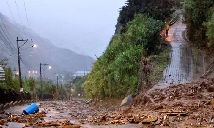 Ministerio de Educación activa medidas urgentes ante emergencia climática: estos son los planteles que no tienen clases presenciales