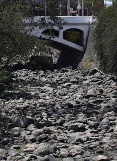 El río Tomebamba se encuentra en estiaje, según ETAPA EP. La capital azuaya sufre de 134 días de sequía hidrológica.