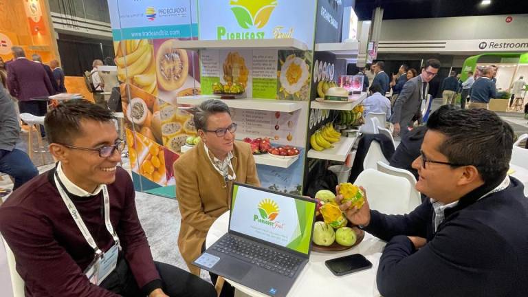 Ecuador presenta su oferta exportable de frutas en feria en Estados Unidos