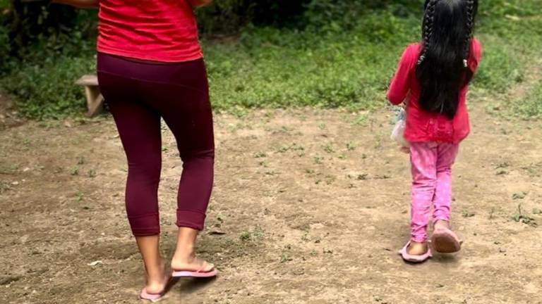 Niña de 10 años con enfermedad rara espera medicamento para sobrevivir, en Napo