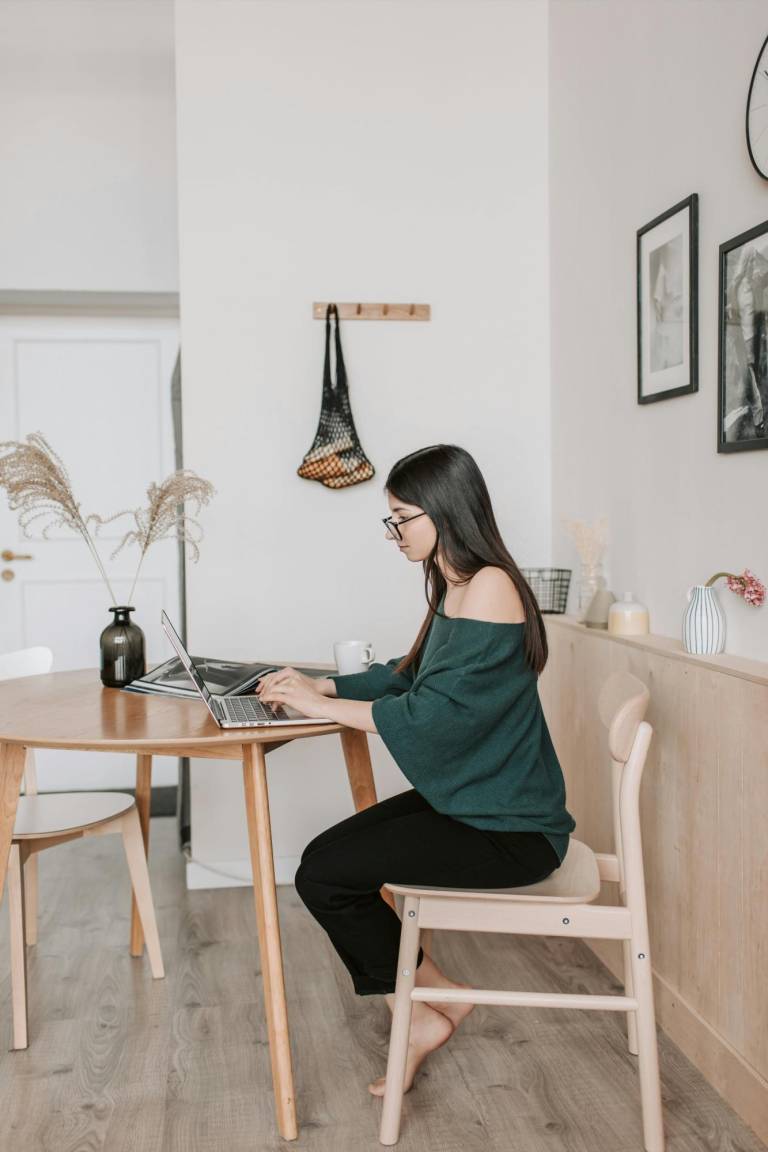 $!El teletrabajo es un formato más flexible en que los trabajadores se pueden ajustar a los racionamientos de luz.