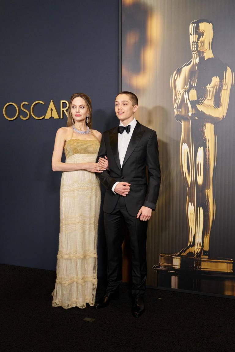 $!Angelina Jolie (i) y Knox Jolie-Pitt (d) en la gala anual de los Governors Awards.