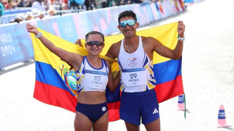 ¡Pareja olímpica! Daniel Pintado y Glenda Morejón consiguen la medalla de plata en marcha por relevos mixtos en París 2024