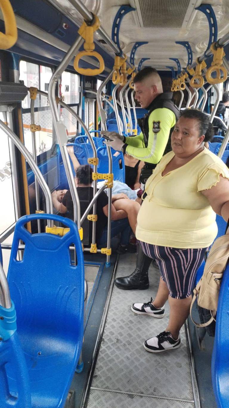 $!Mujer dio a luz en un bus de Machala.