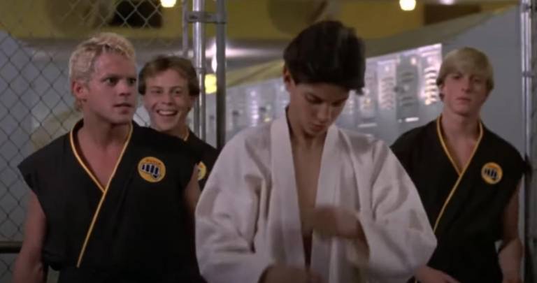 $!Chad McQueen junto a Ralph Macchio en una escena de Karate Kid.