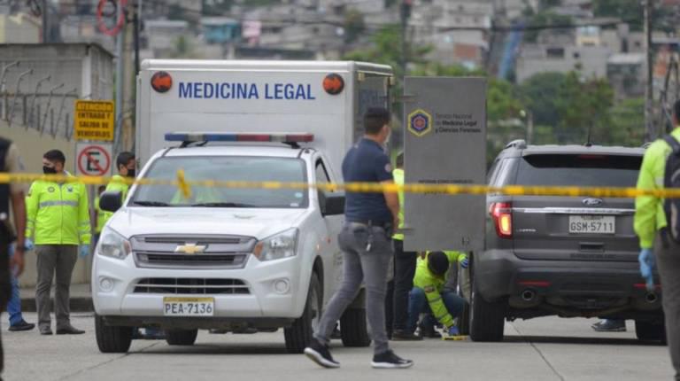 $!Escena de crimen tras el asesinato de Ruales, durante el levantamiento del cadáver.