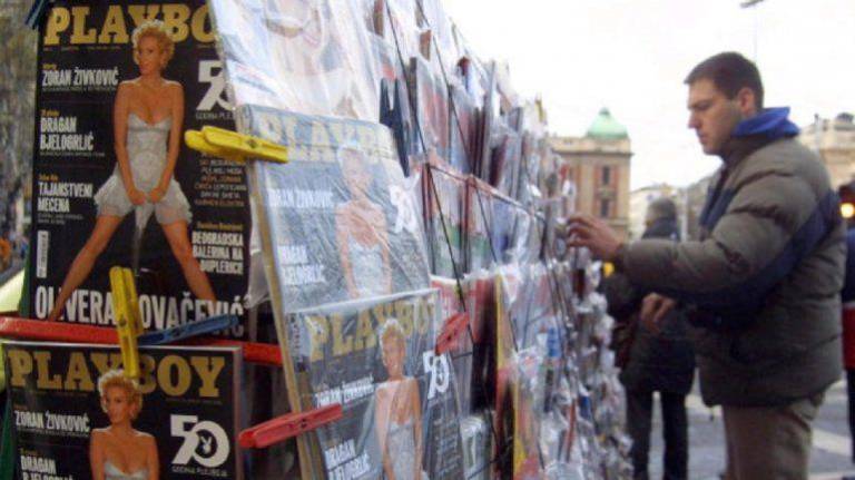 $!Cuando inició el siglo XXI, Playboy se adaptó al formato audiovisual adquiriendo un canal de televisión. La venta de sus revistas estaba bajando. Foto: EFE