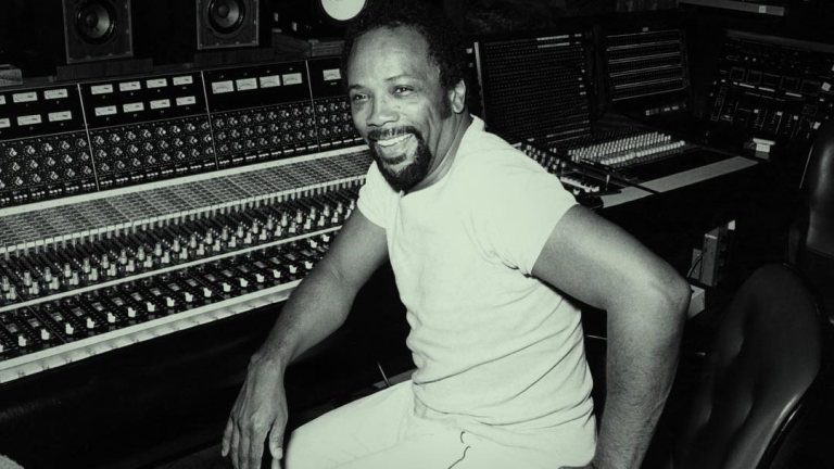 $!Quincy Jones durante una sesión de grabación.